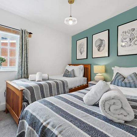 2 Bedrooms Stunning Westgate Cottage Retreat, Central Winchester, Free On-Street Parking Permit, With Garden Close To Cathedral - Sleeps 6, Pets Are Welcome, Summer Special Offer! - By Blue Puffin Stays Exterior foto