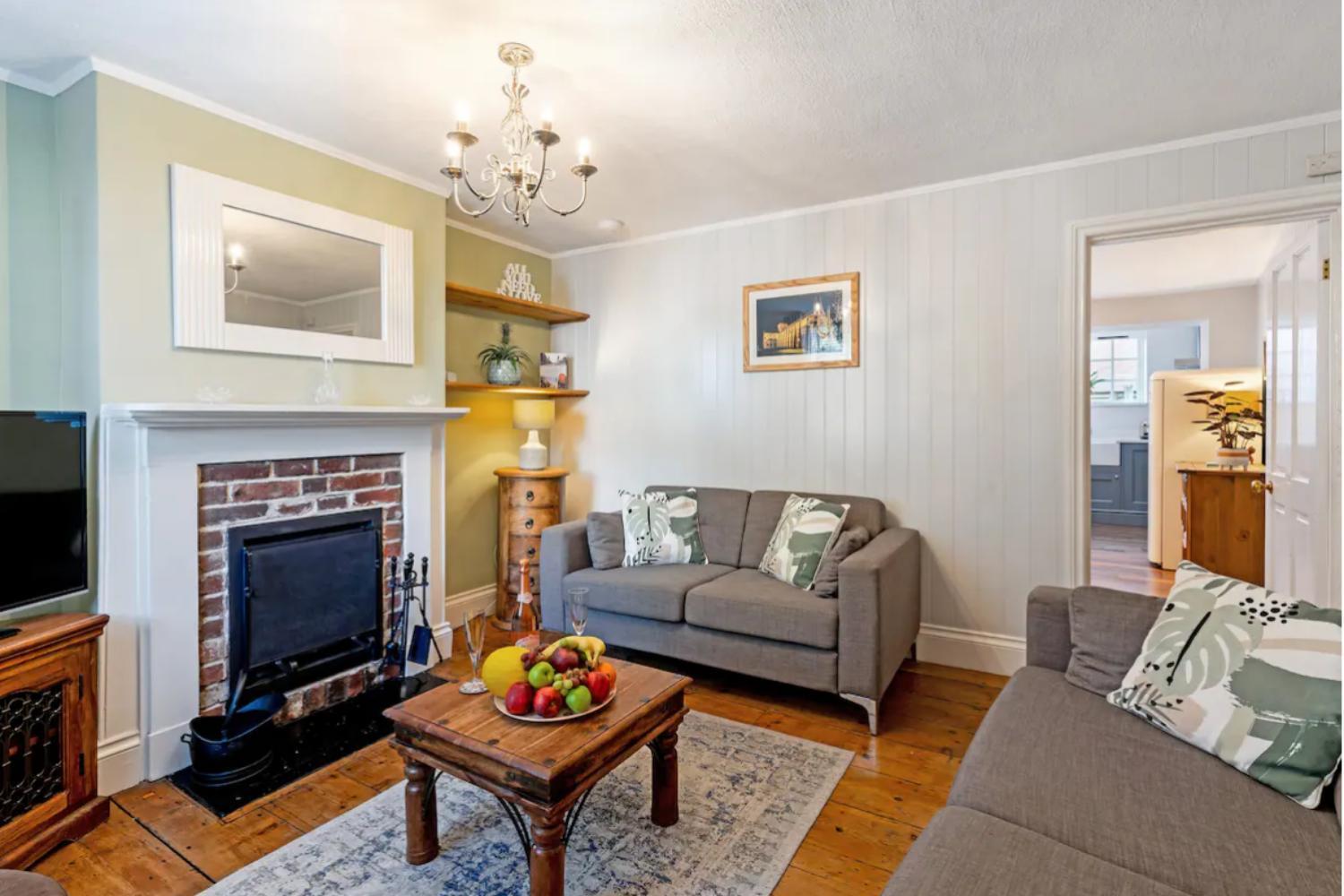 2 Bedrooms Stunning Westgate Cottage Retreat, Central Winchester, Free On-Street Parking Permit, With Garden Close To Cathedral - Sleeps 6, Pets Are Welcome, Summer Special Offer! - By Blue Puffin Stays Exterior foto