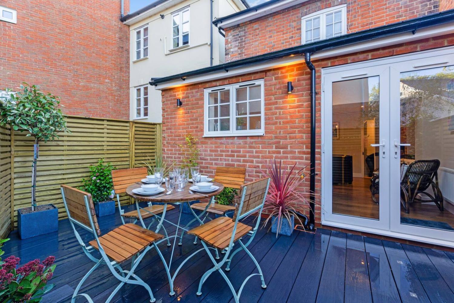 2 Bedrooms Stunning Westgate Cottage Retreat, Central Winchester, Free On-Street Parking Permit, With Garden Close To Cathedral - Sleeps 6, Pets Are Welcome, Summer Special Offer! - By Blue Puffin Stays Exterior foto