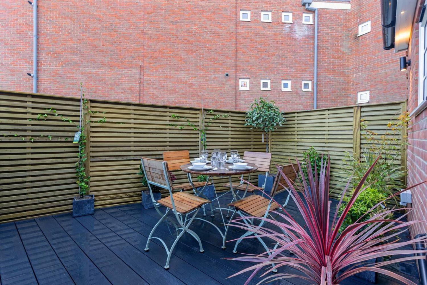 2 Bedrooms Stunning Westgate Cottage Retreat, Central Winchester, Free On-Street Parking Permit, With Garden Close To Cathedral - Sleeps 6, Pets Are Welcome, Summer Special Offer! - By Blue Puffin Stays Exterior foto