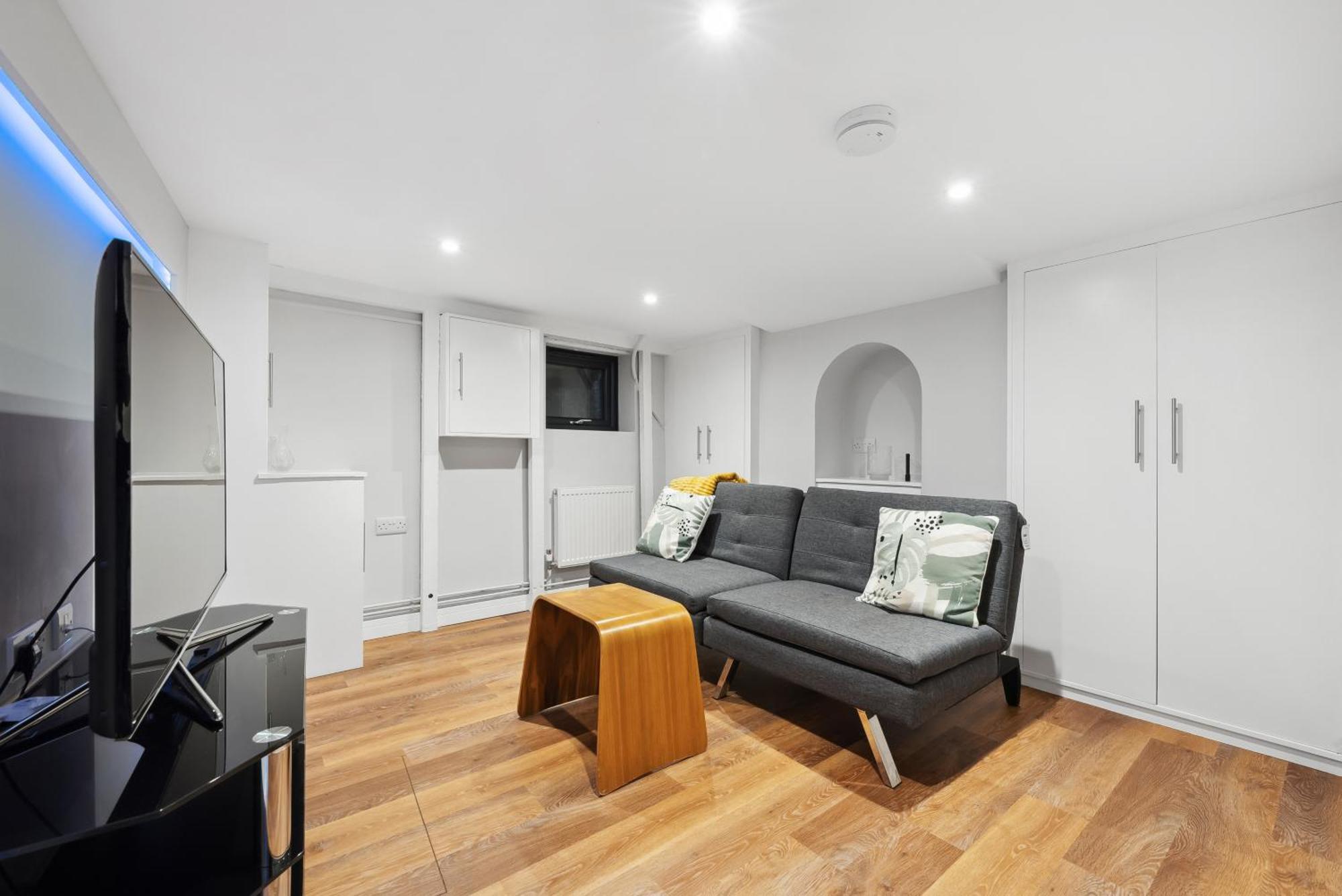 2 Bedrooms Stunning Westgate Cottage Retreat, Central Winchester, Free On-Street Parking Permit, With Garden Close To Cathedral - Sleeps 6, Pets Are Welcome, Summer Special Offer! - By Blue Puffin Stays Exterior foto