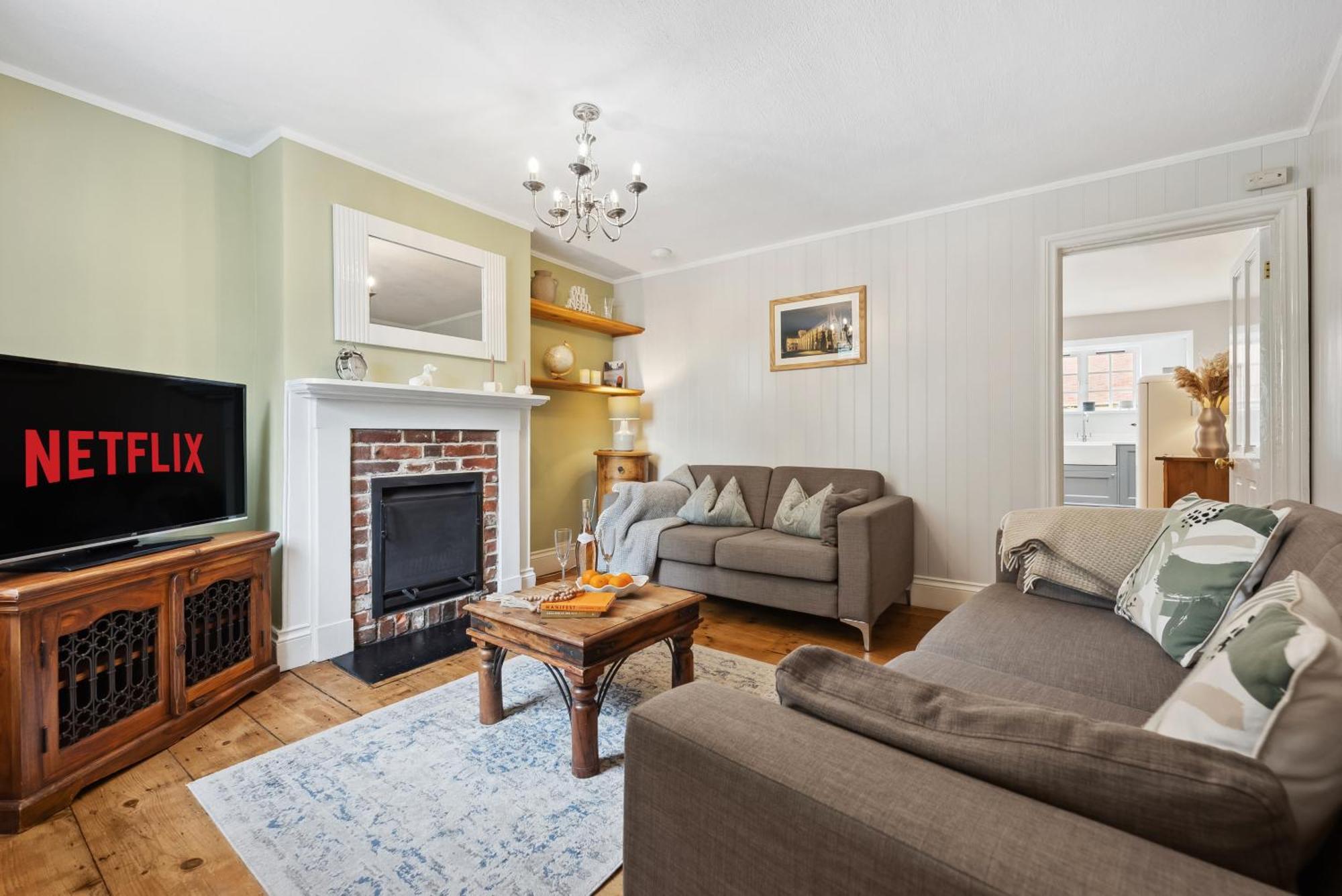 2 Bedrooms Stunning Westgate Cottage Retreat, Central Winchester, Free On-Street Parking Permit, With Garden Close To Cathedral - Sleeps 6, Pets Are Welcome, Summer Special Offer! - By Blue Puffin Stays Exterior foto
