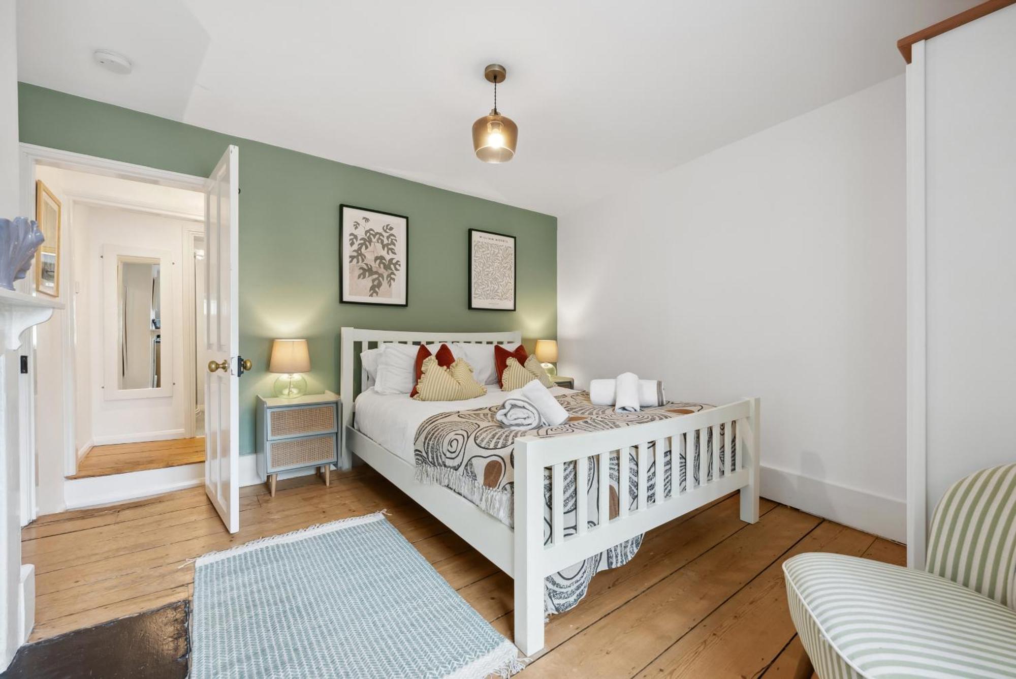 2 Bedrooms Stunning Westgate Cottage Retreat, Central Winchester, Free On-Street Parking Permit, With Garden Close To Cathedral - Sleeps 6, Pets Are Welcome, Summer Special Offer! - By Blue Puffin Stays Exterior foto