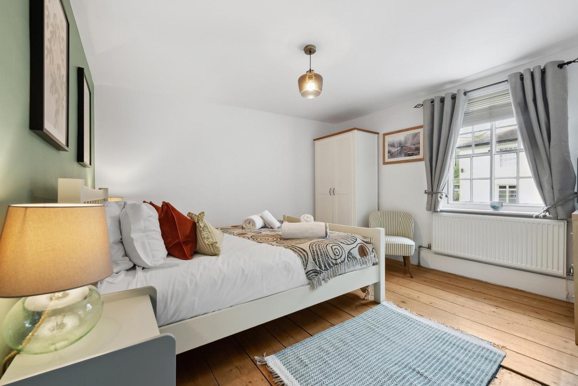 2 Bedrooms Stunning Westgate Cottage Retreat, Central Winchester, Free On-Street Parking Permit, With Garden Close To Cathedral - Sleeps 6, Pets Are Welcome, Summer Special Offer! - By Blue Puffin Stays Exterior foto