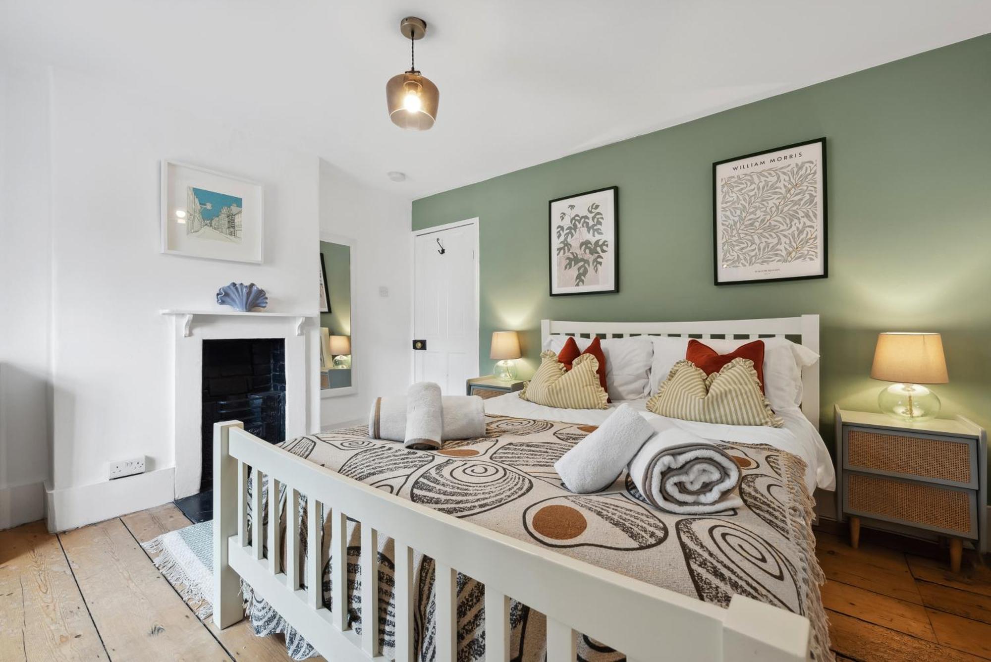 2 Bedrooms Stunning Westgate Cottage Retreat, Central Winchester, Free On-Street Parking Permit, With Garden Close To Cathedral - Sleeps 6, Pets Are Welcome, Summer Special Offer! - By Blue Puffin Stays Exterior foto