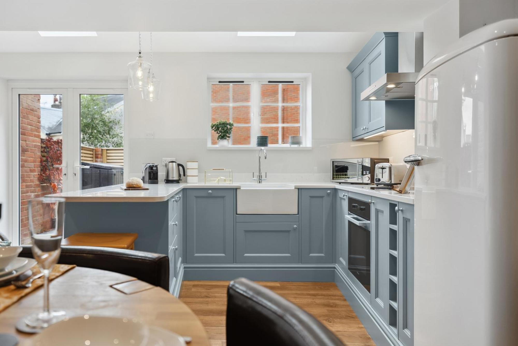 2 Bedrooms Stunning Westgate Cottage Retreat, Central Winchester, Free On-Street Parking Permit, With Garden Close To Cathedral - Sleeps 6, Pets Are Welcome, Summer Special Offer! - By Blue Puffin Stays Exterior foto