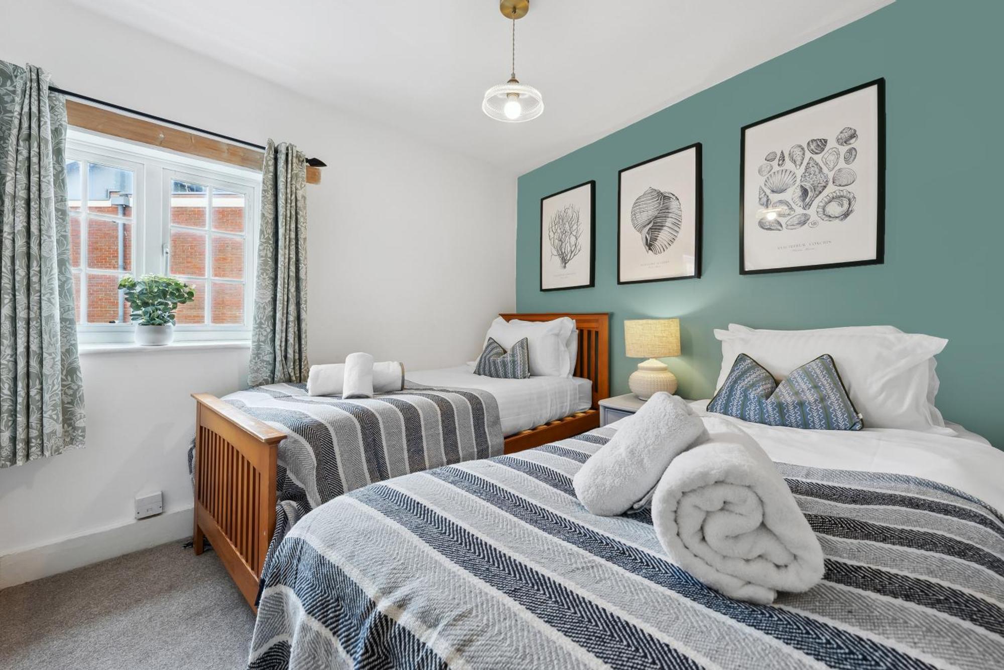 2 Bedrooms Stunning Westgate Cottage Retreat, Central Winchester, Free On-Street Parking Permit, With Garden Close To Cathedral - Sleeps 6, Pets Are Welcome, Summer Special Offer! - By Blue Puffin Stays Exterior foto