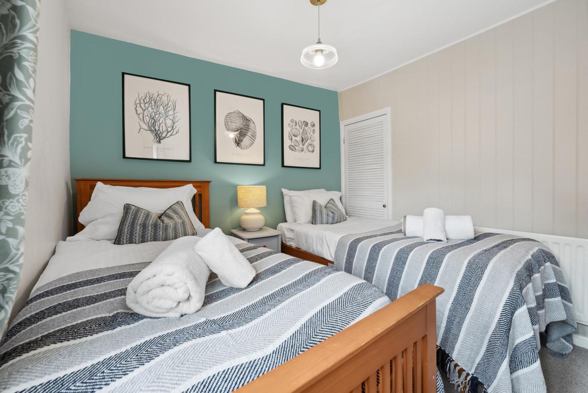 2 Bedrooms Stunning Westgate Cottage Retreat, Central Winchester, Free On-Street Parking Permit, With Garden Close To Cathedral - Sleeps 6, Pets Are Welcome, Summer Special Offer! - By Blue Puffin Stays Exterior foto
